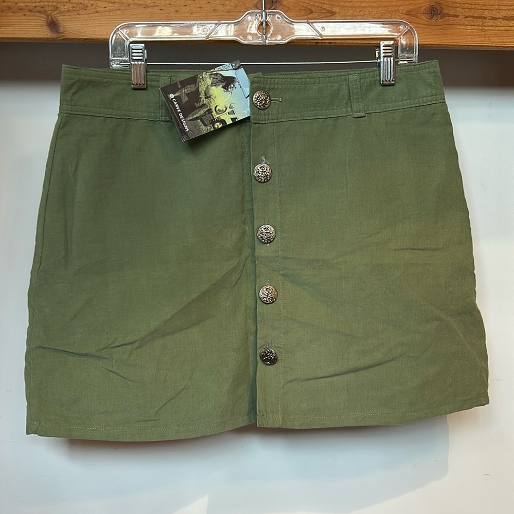 NWT Carve Designs Corduroy Skirt with Beautiful Buttons